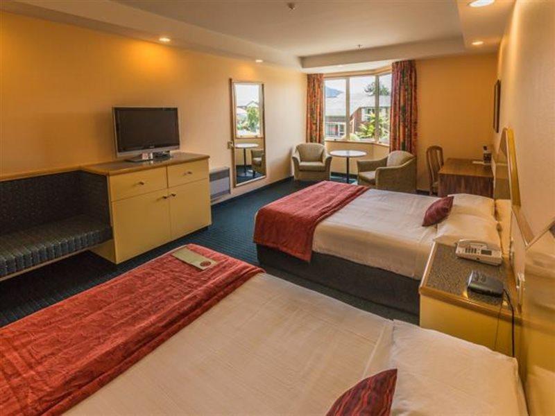 Distinction Luxmore Hotel Te Anau Zewnętrze zdjęcie