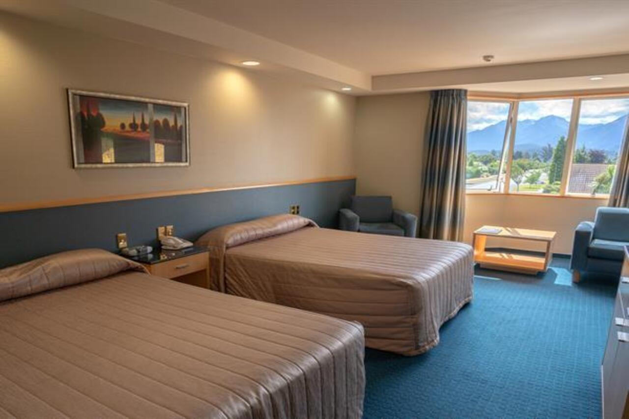 Distinction Luxmore Hotel Te Anau Zewnętrze zdjęcie