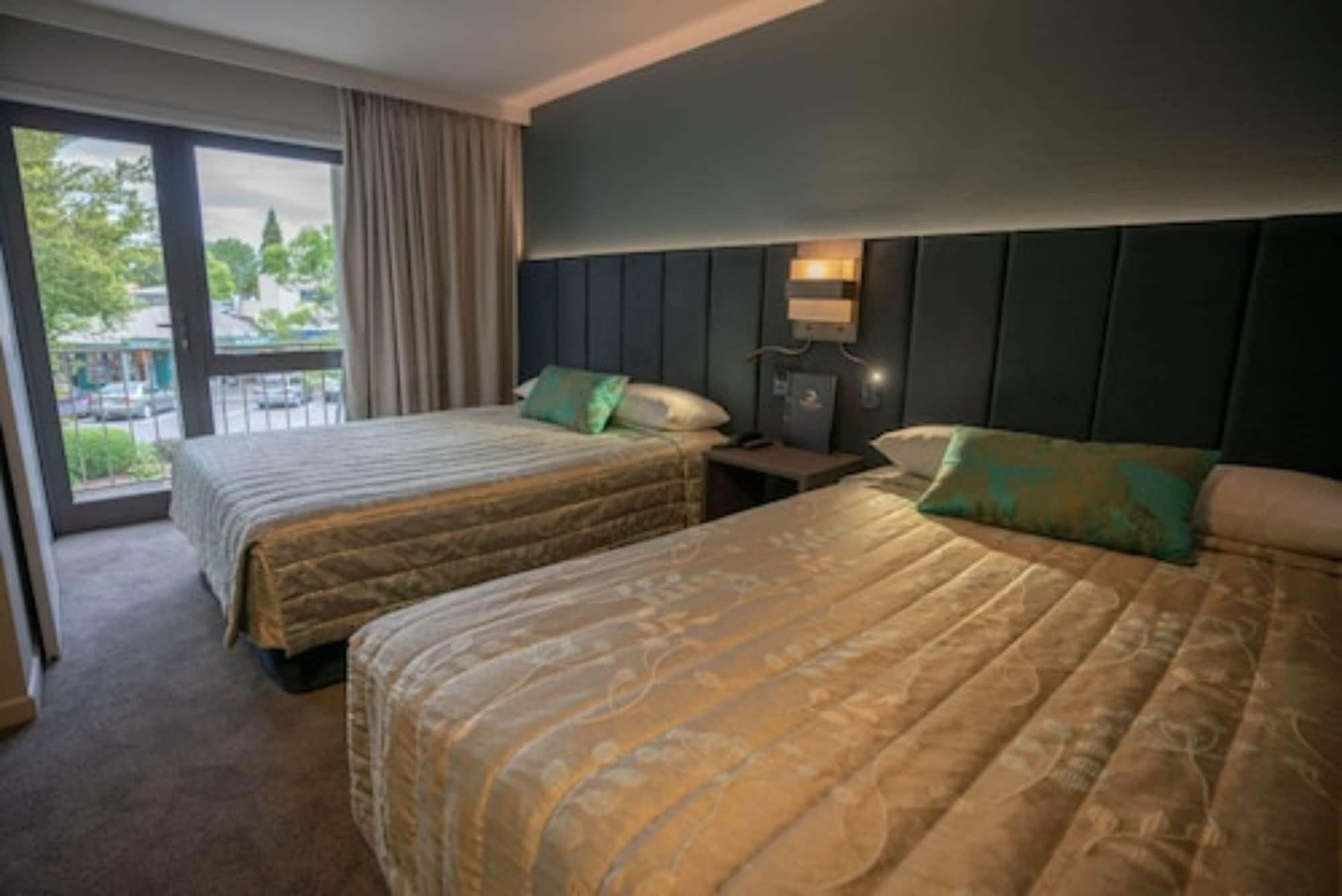 Distinction Luxmore Hotel Te Anau Zewnętrze zdjęcie