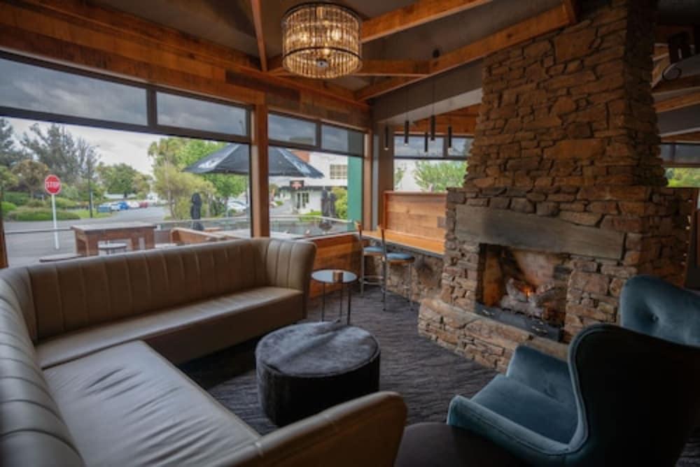 Distinction Luxmore Hotel Te Anau Zewnętrze zdjęcie