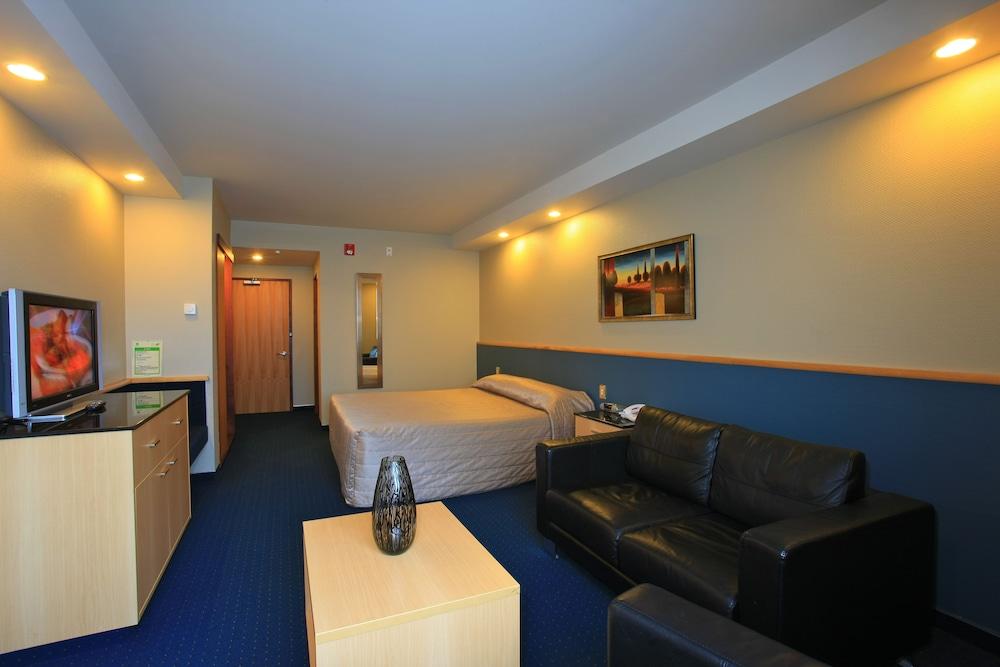 Distinction Luxmore Hotel Te Anau Zewnętrze zdjęcie