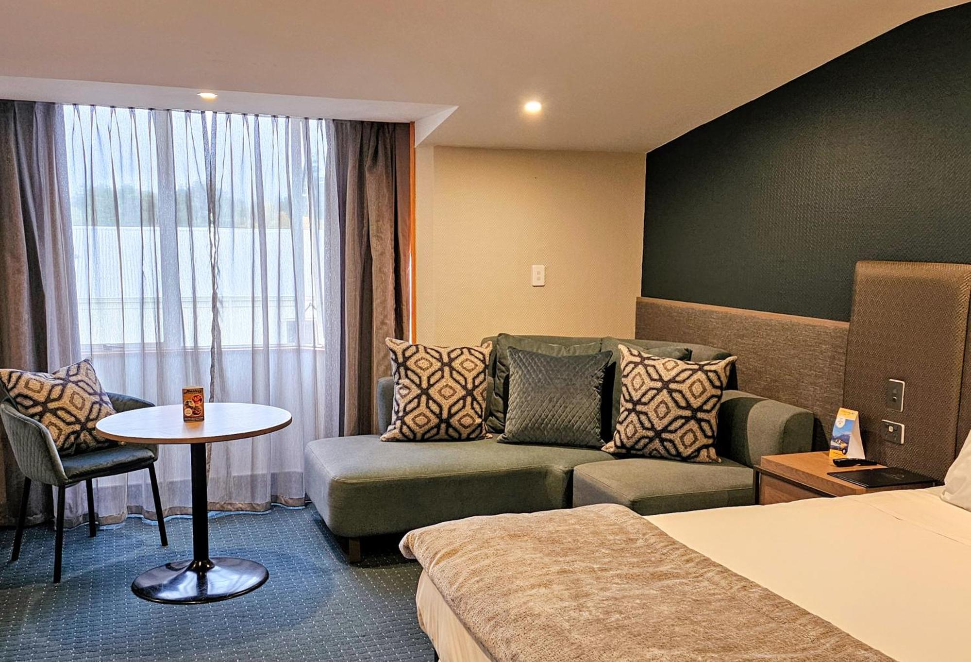 Distinction Luxmore Hotel Te Anau Zewnętrze zdjęcie