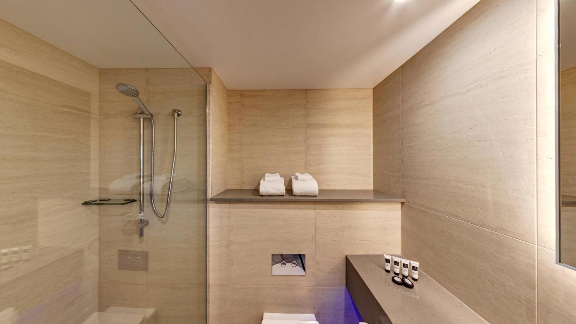 Distinction Luxmore Hotel Te Anau Zewnętrze zdjęcie