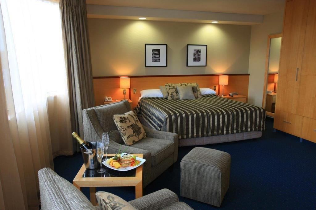 Distinction Luxmore Hotel Te Anau Zewnętrze zdjęcie